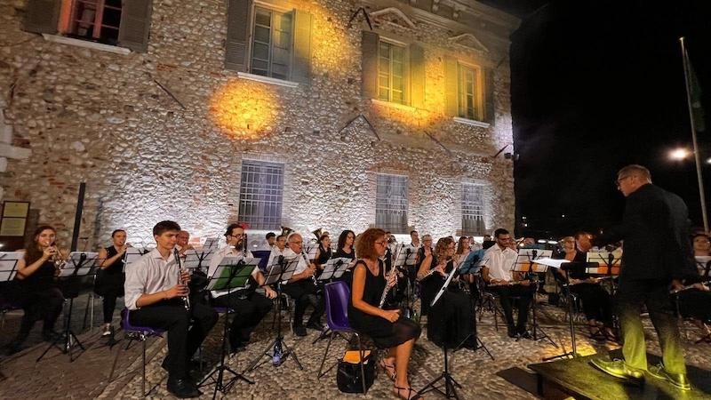 A Padenghe banda e coro si incontrano a Palazzo Barbieri per una serata di musica