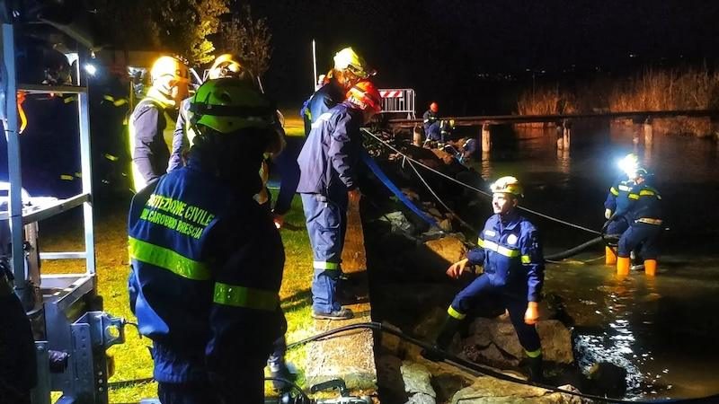 Sirmione, 38 volontari della Protezione Civile si esercitano a Punta Grò