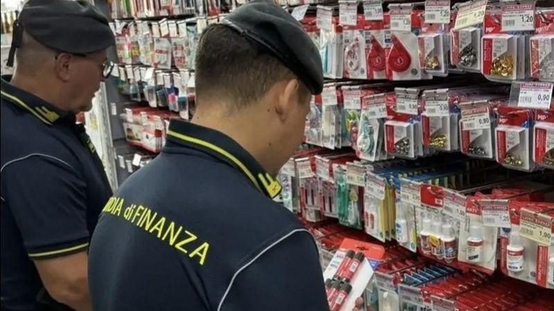 Brescia, controlli della Guardia di Finanza sui prodotti scolastici: sequestrati oltre 580mila articoli