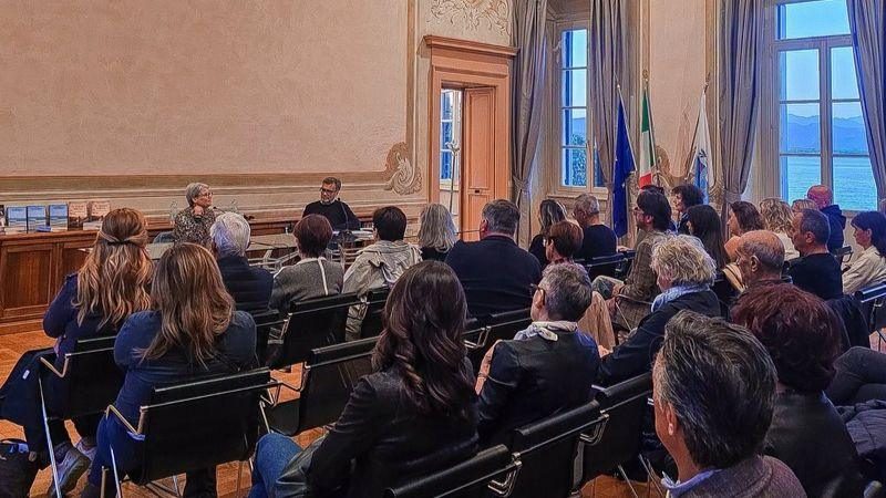 Desenzano, Piera Tanzini in biblioteca racconta le “catene invisibili” che condizionano le relazioni
