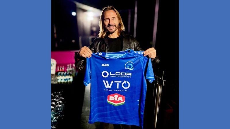 Bob Sinclar con la maglia del Desenzano: il dj francese conquista anche i tifosi biancazzurri