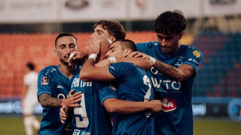 Desenzano F.C., De Francesco apre la strada: 2-0 alla Dolomiti Bellunesi e seconda vittoria di fila