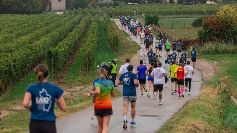 Bardolino, 1.400 iscritti alla 10: la pioggia non ferma la festa della corsa