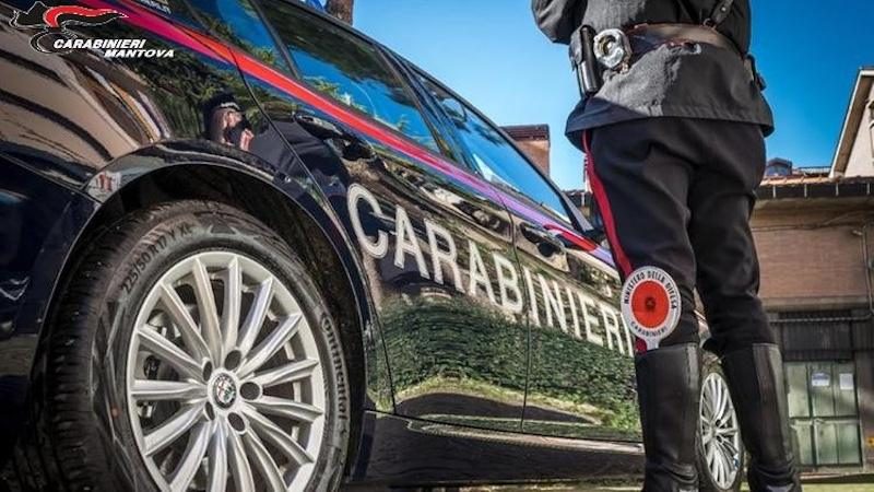 Medole, hashish nascosto sotto una tegola: sequestrati oltre 70 grammi
