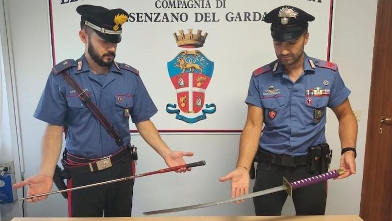 Lonato, 21enne con una katana nel bagagliaio: denunciato dai Carabinieri